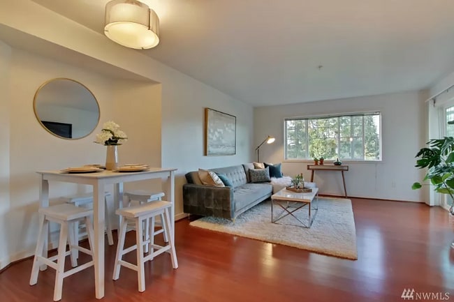 13203 97th Ave E Unit 302