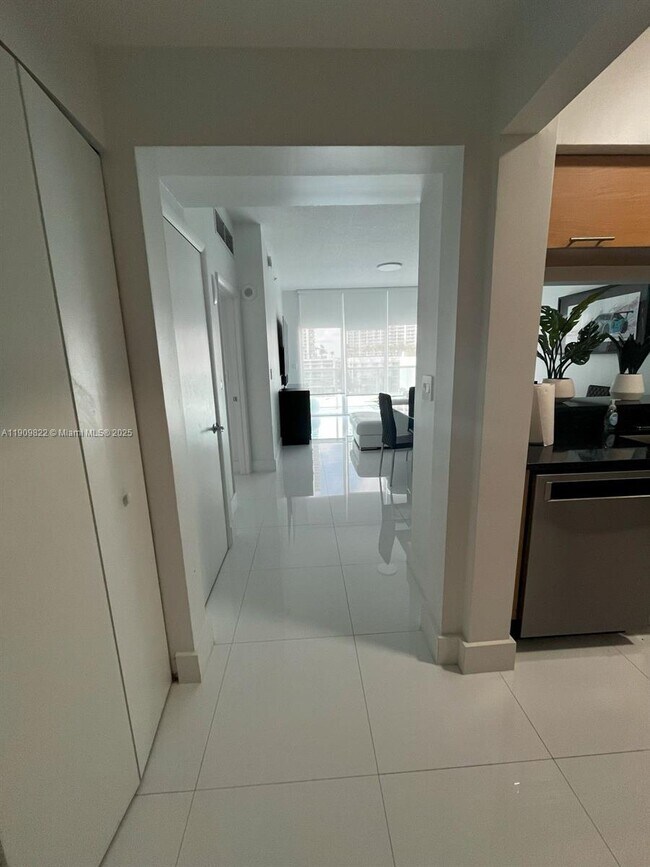 Photo - 31 SE 5th St Unit 1003