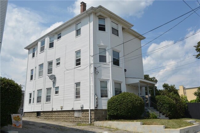 Building Photo - 1166 N Main St Unit 1 Rental