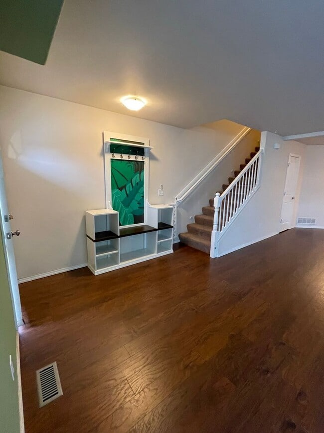 Building Photo - Three bedroom located near JBER Rental