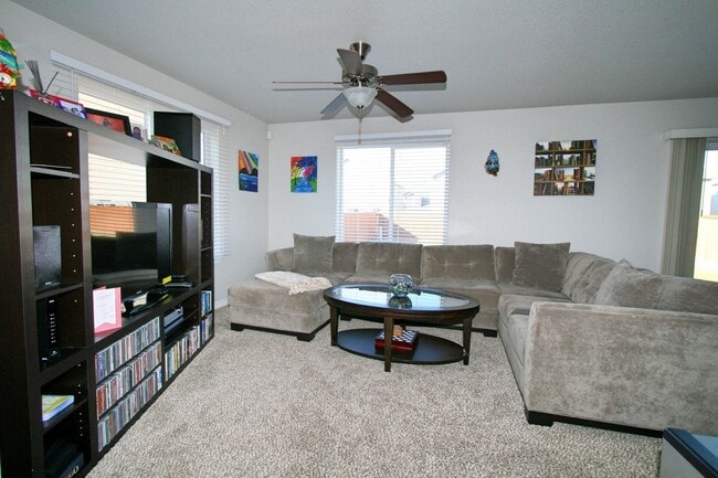 Photo - Splendid 3 Bedroom In Lorson Ranch!