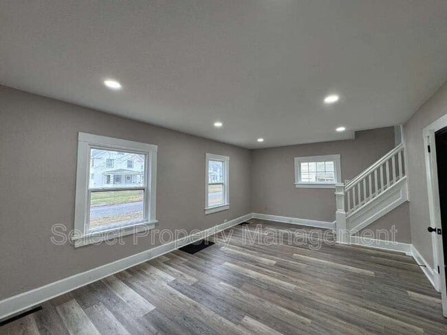 Photo - 2927 Hoagland Ave