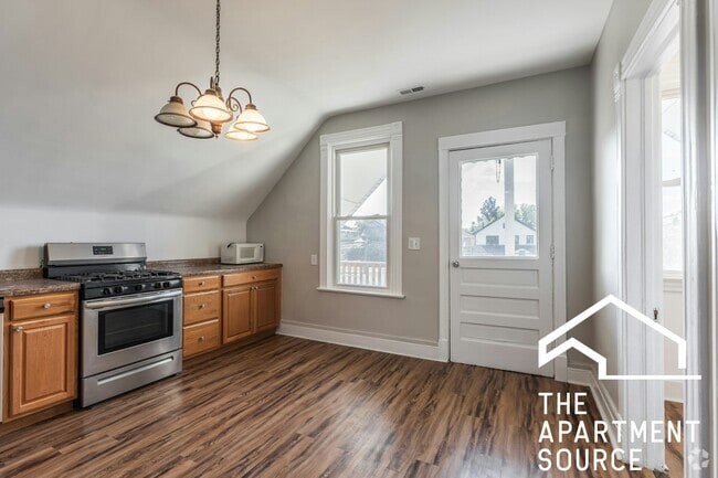 Building Photo - 2834 W Dickens Ave Unit 2 Rental