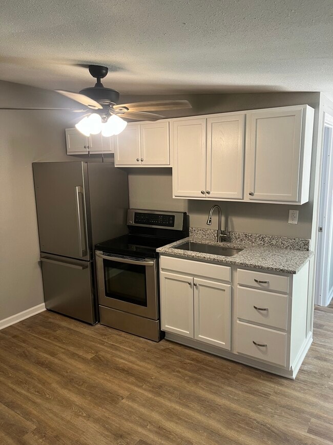 Building Photo - 8715 Fowler Ave Unit 2