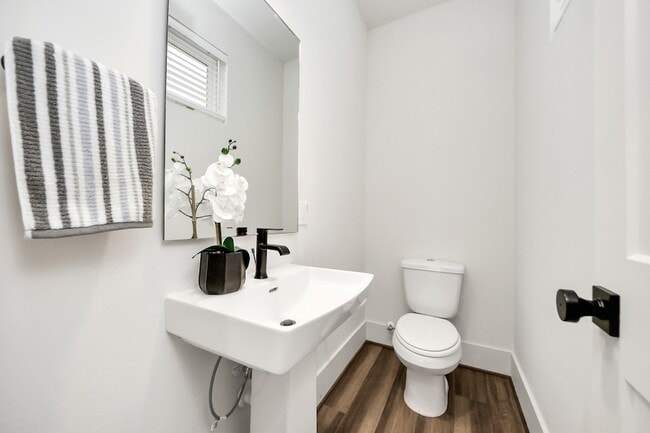 Photo - 879 Rachel St