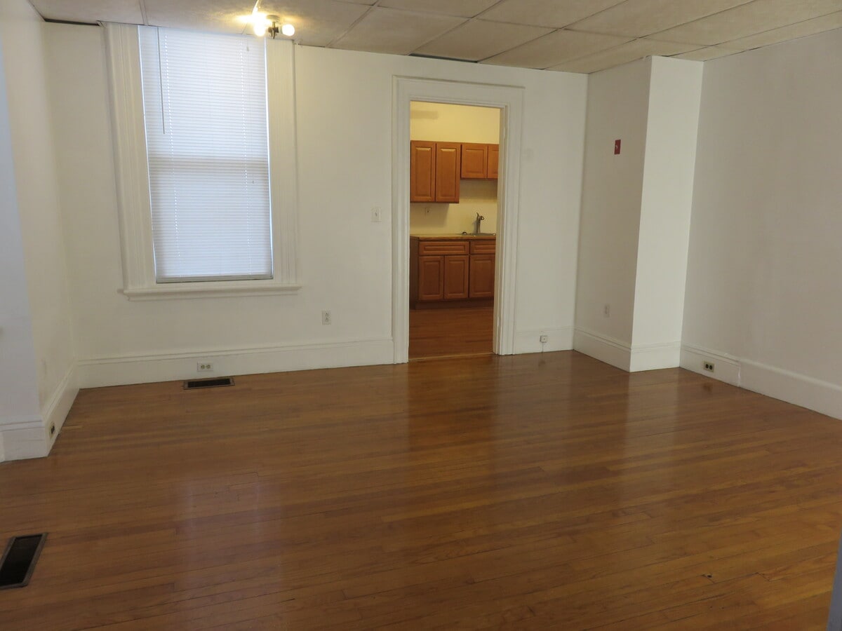 Photo - 285 Fayette St