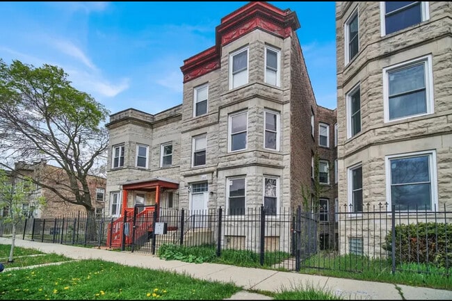 Building Photo - 3410 W Walnut St Unit 3