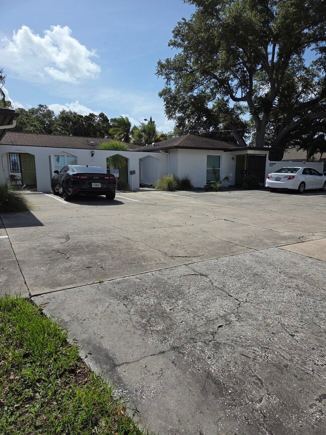 Building Photo - 77 Overbrook Blvd Unit Apt #2