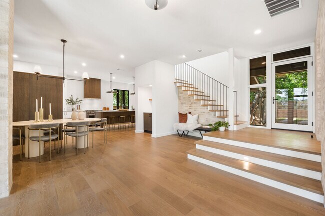 Photo - 803 Herndon Ln