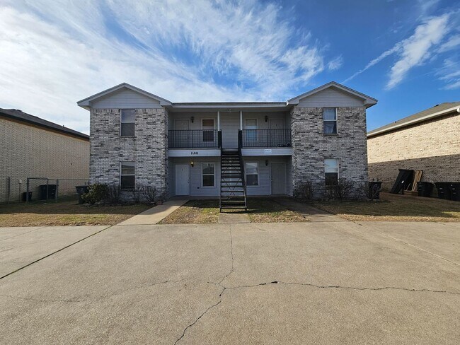 Building Photo - AVAILABLE NOW! Unit 1108 Circle M Drive -  A