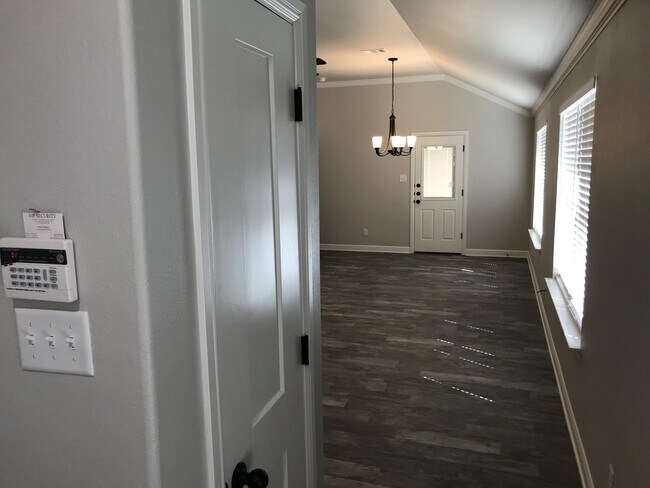 Photo - Gorgeous 2 bed/2 bath near Bunny Trail