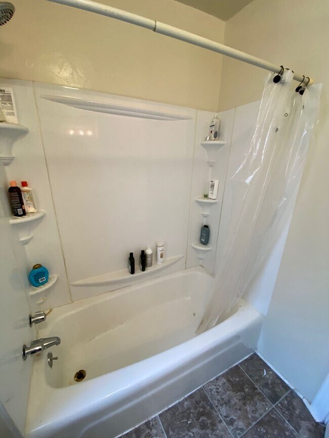 Photo - 654.5 Columbia Ave Unidad Apt 2