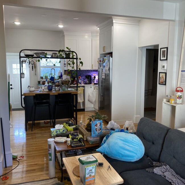 Living room and kitchen - 71 Wellington Ave Condominio Unidad 1