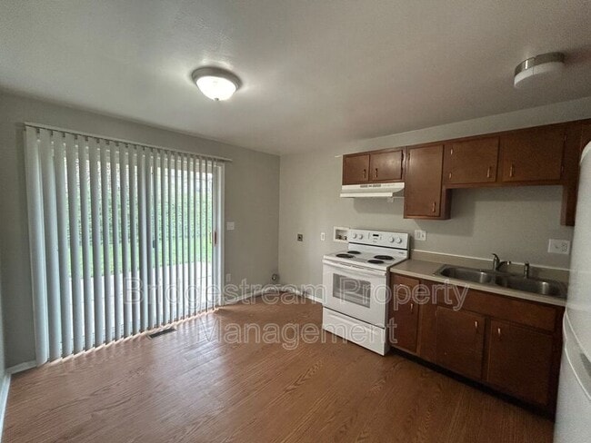 Photo - 4952 Leeper St