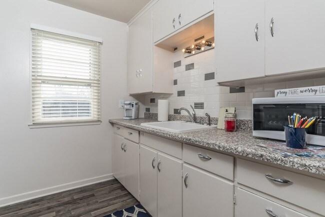 Kitchen - 1702 S Phillips Ave Unit 2