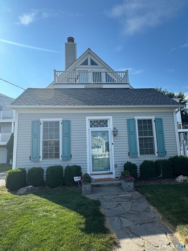 Building Photo - 664 Fairfield Beach Rd