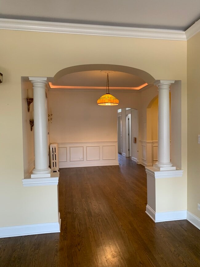 Photo - 121 W 1st St Unit Apt 3