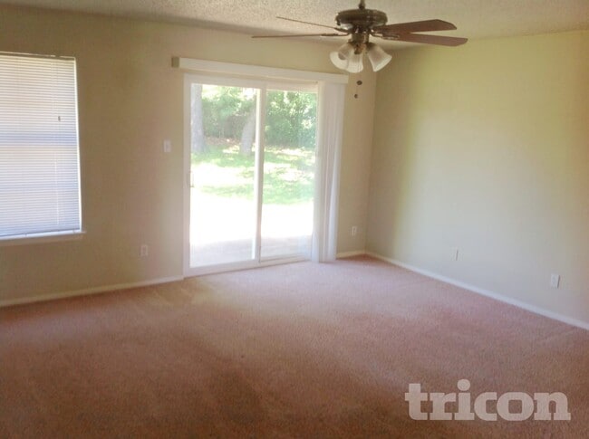 Photo - 1721 Oak Tree Dr