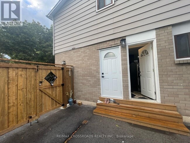 Photo - 256 Birchcliffe Crescent
