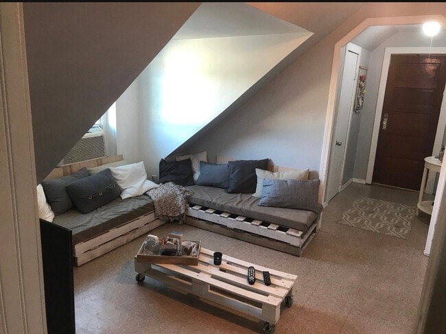 Building Photo - 54 Eaton St