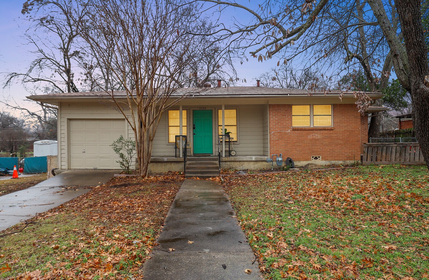 Photo - 4733 Staples Ave