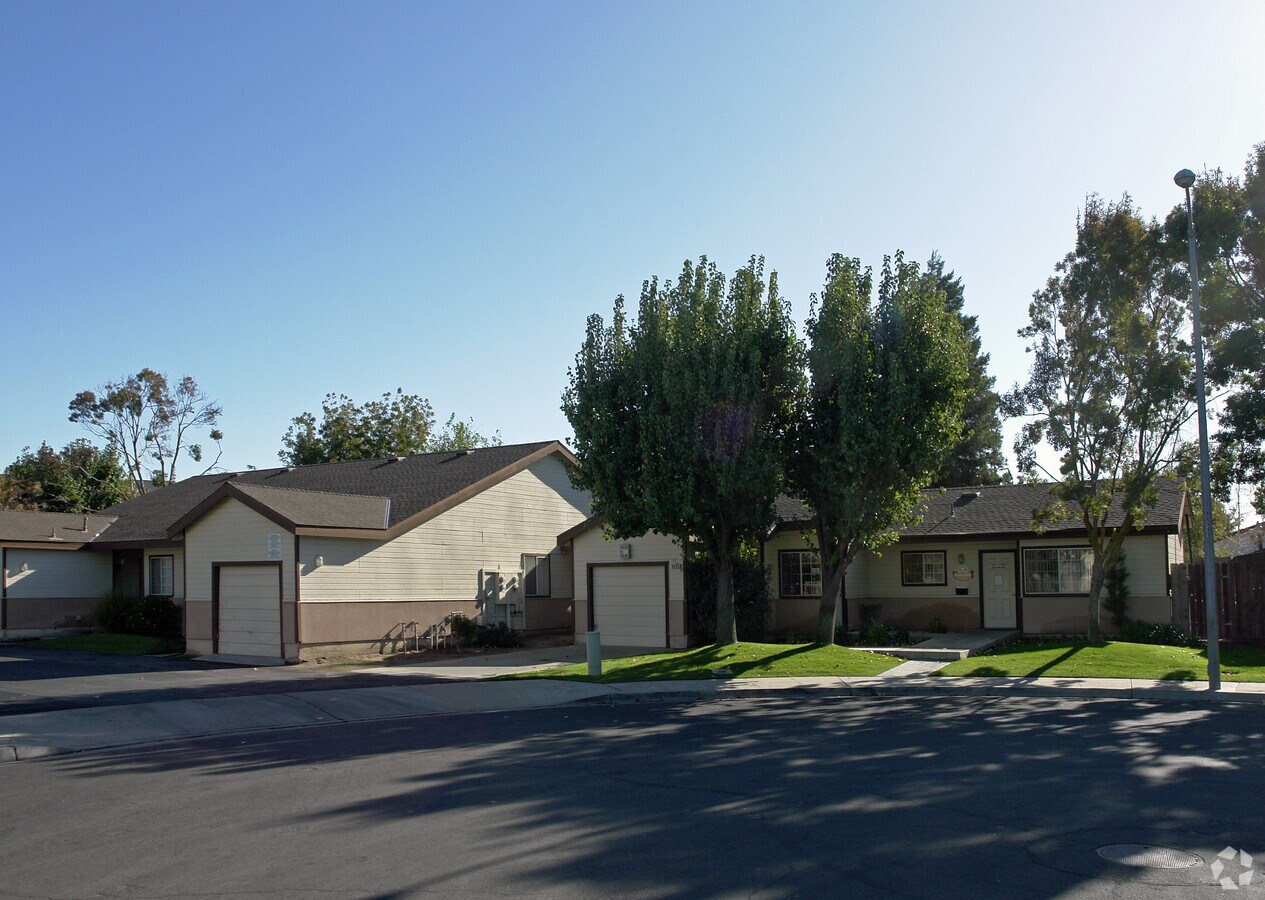 Brierwood Court Apartments - Brierwood Court Apartments
