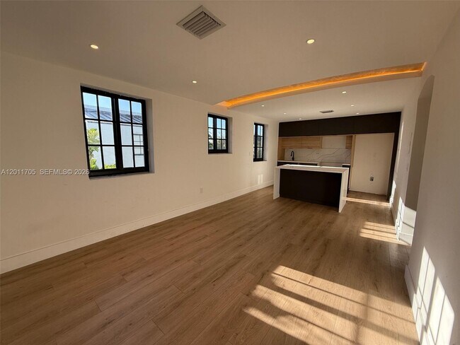 Photo - 1716 SW 11th St Unidad 4