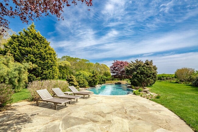 Photo - 869 Head of Pond Rd