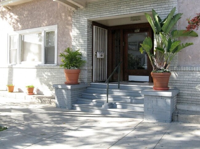 Photo - 303 W 4th St Apartamento