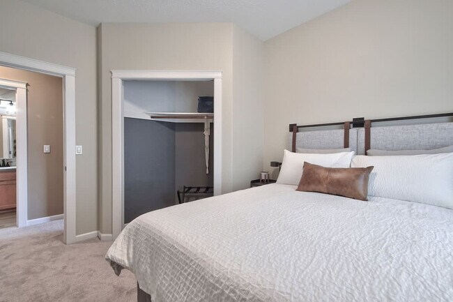 Photo - 615 E Washington St Unidad SI ID1550270P