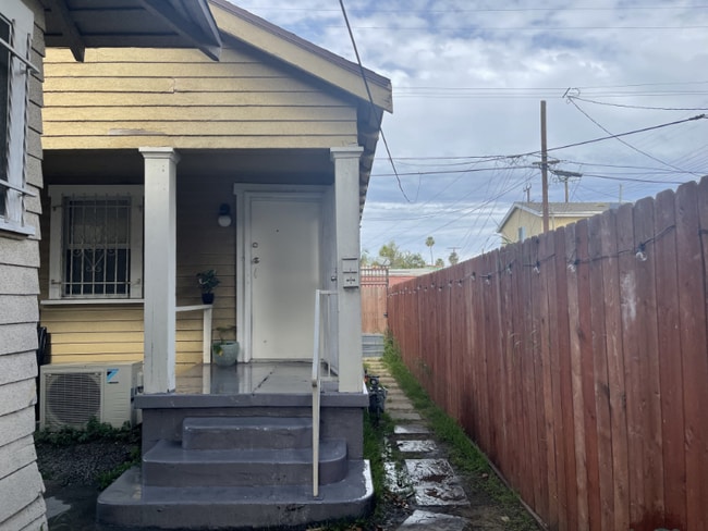 Building Photo - 1625 1/2 W 55th St