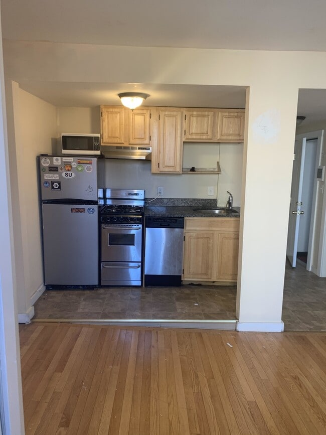 Building Photo - 232 Cambridge St Unit 5