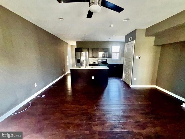 Building Photo - 1865 Frankford Ave Unit B