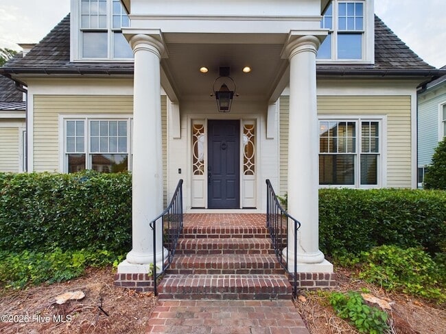 3724 Rolston Dr