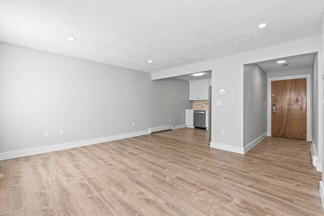 Photo - 4 Golden Ct Unit 2