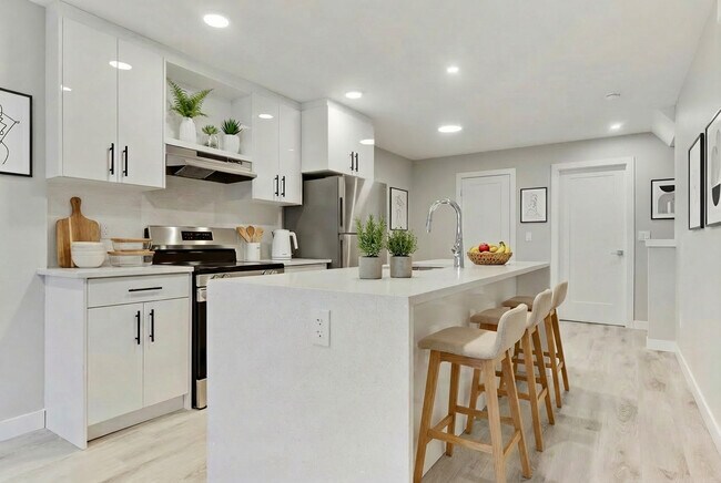 Photo - 10426 148 St NW