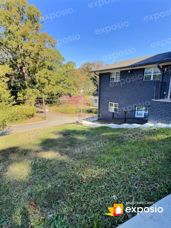 Building Photo - 1884 Center Ave