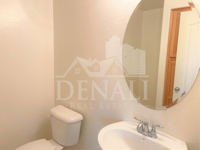 Photo - 3557 E Erie St