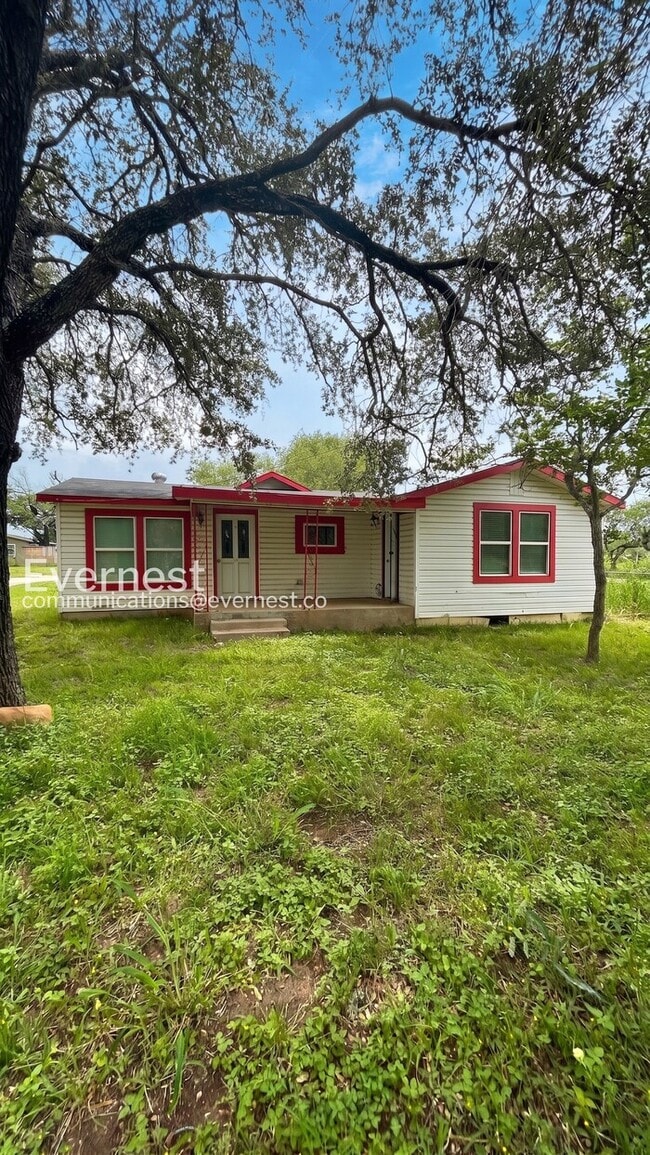 Building Photo - 3 Bed/2 Bath Home with Fenced Yard & Carport / Pet-Friendly / Available Now!