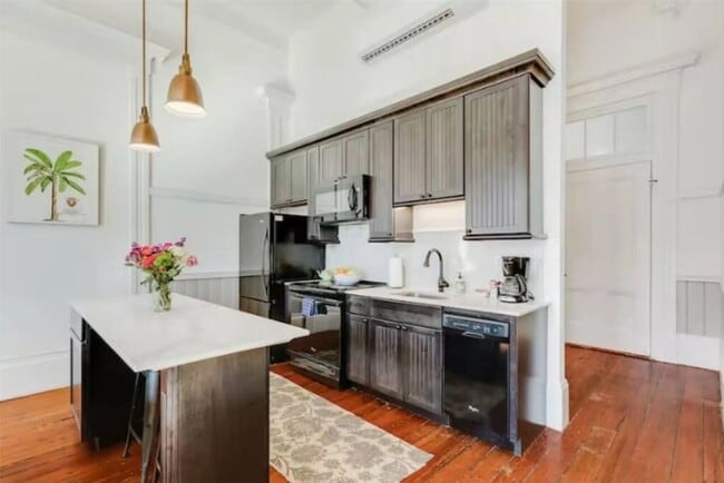 Photo - 2010 The Strand Unit 201