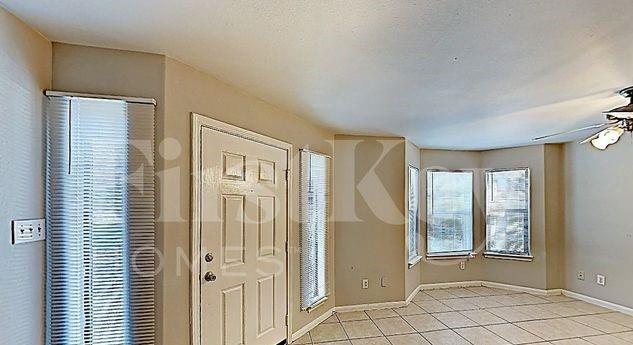 Photo - 2932 La Estancia Ln