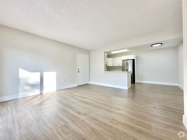 Building Photo - 251 Palm Cir W Rental