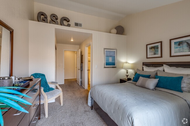 Laguna, 2 BR, 2 BA - 950 SF
