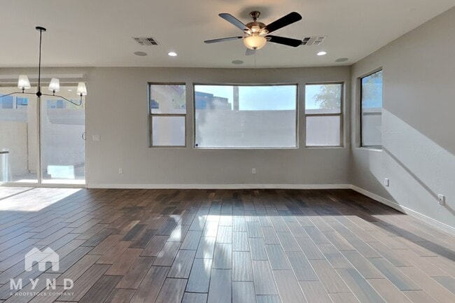 Photo - 421 N 119th Dr