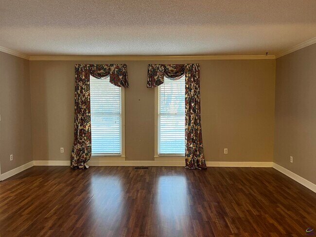 Photo - 115 Wedgewood Ct