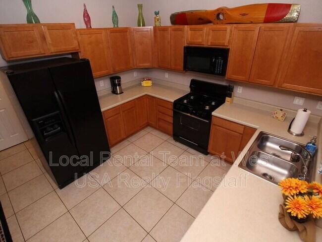 Photo - 2325 N East St