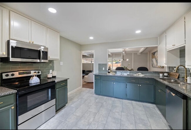 Photo - 1411 Moore Terrace