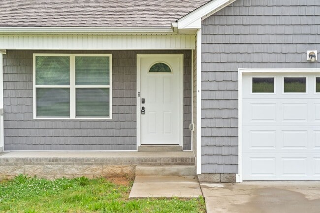 Building Photo - END Unit A