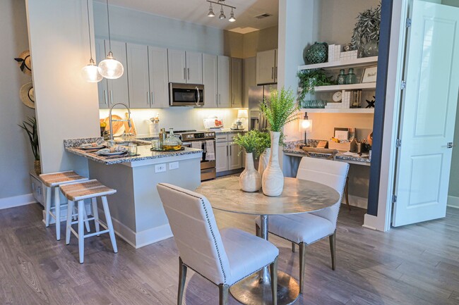 Building Photo - Hawthorne at Indy West Rental