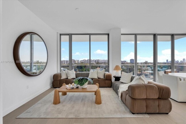 9201 E Bay Harbor Dr Unit LPH01